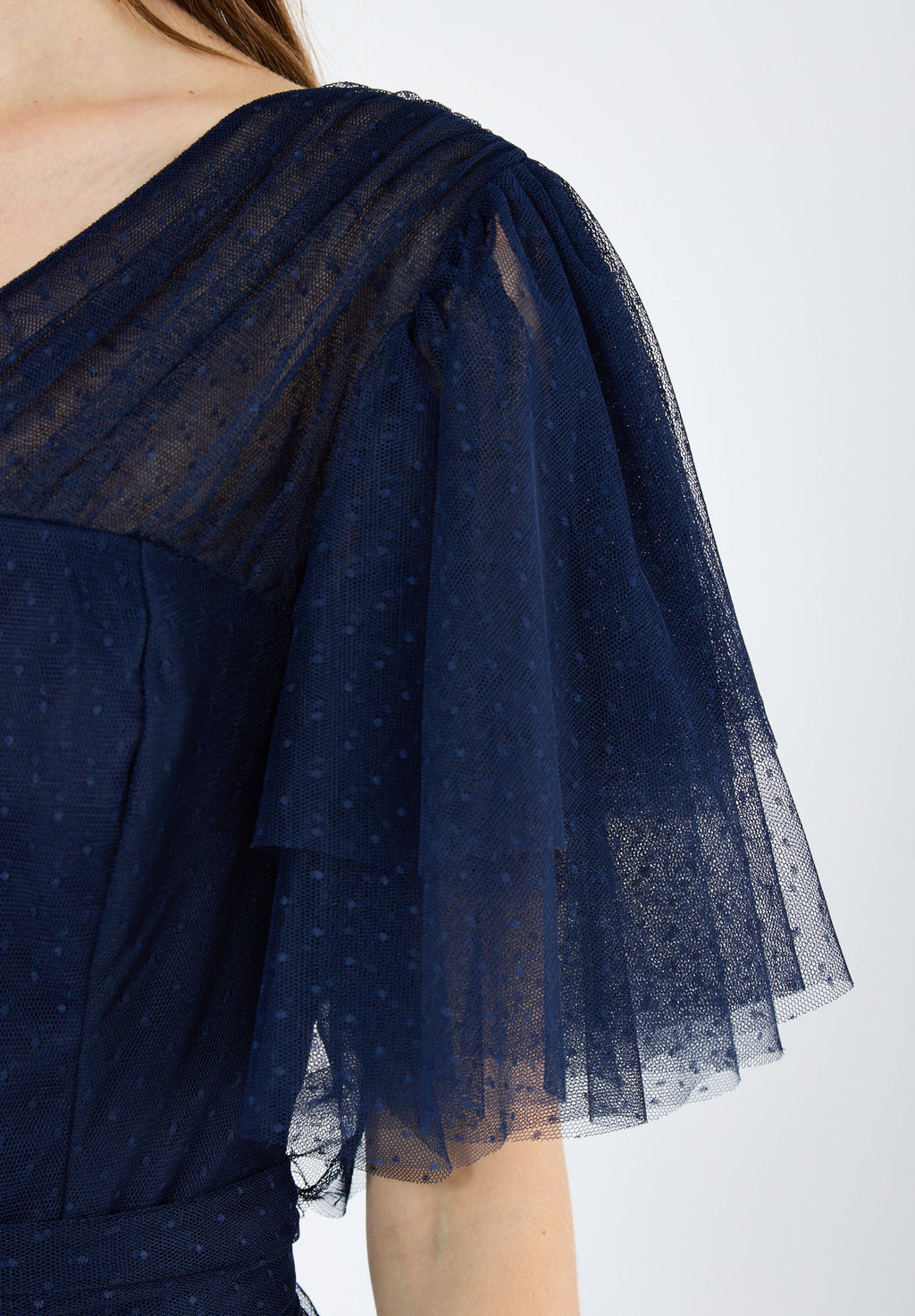 Stunning Frilled Long Tulle Dress With V-Neckline And Layered Short Sleeves