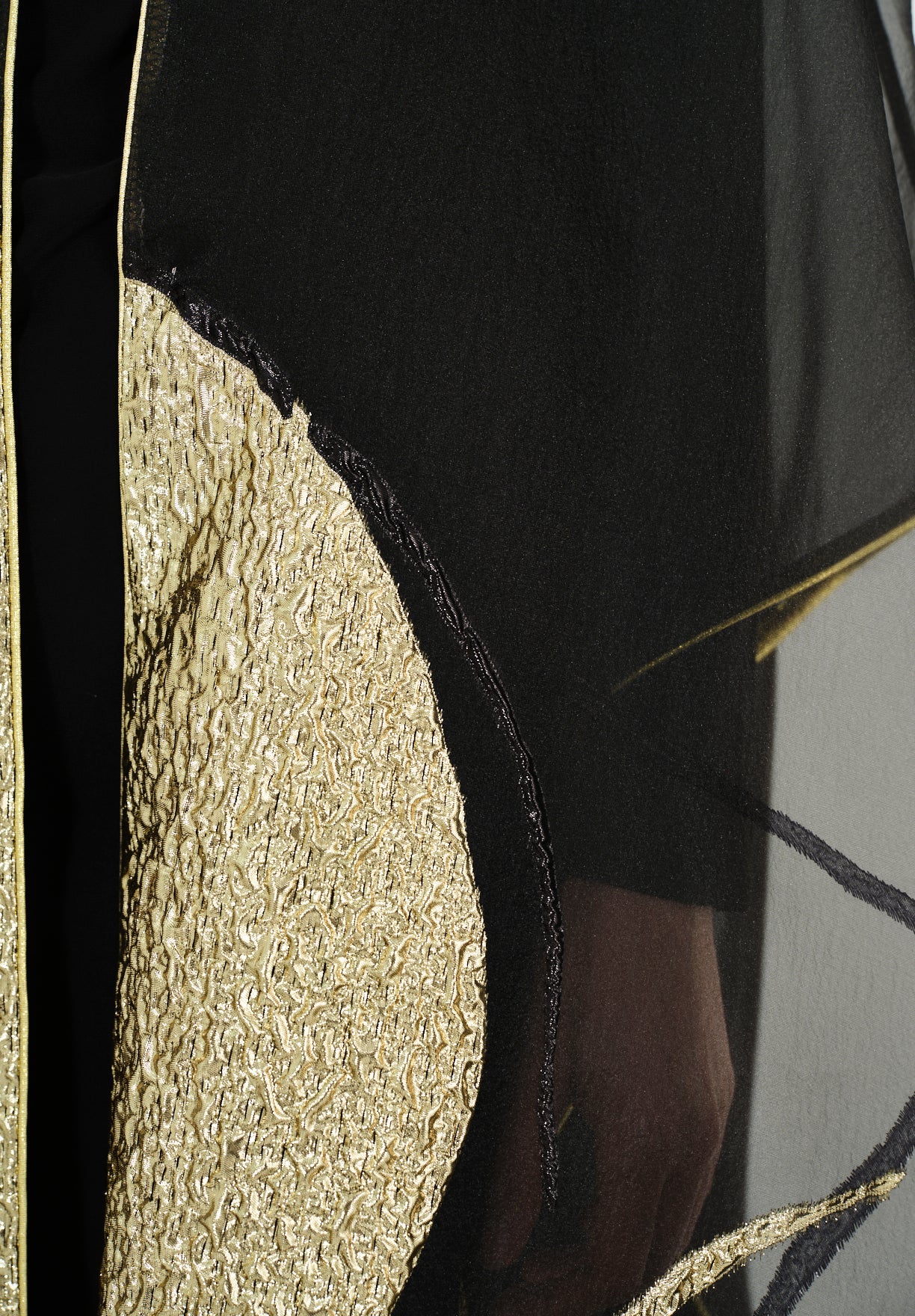 Beautiful Metallic Shaded Jalabiya With Round Neckline With Half Sleeves