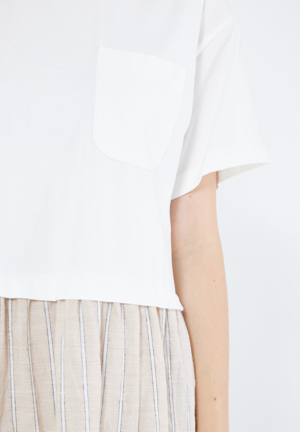 Simple And Elegant Midi Dress With Round Neckline With Short Sleeves