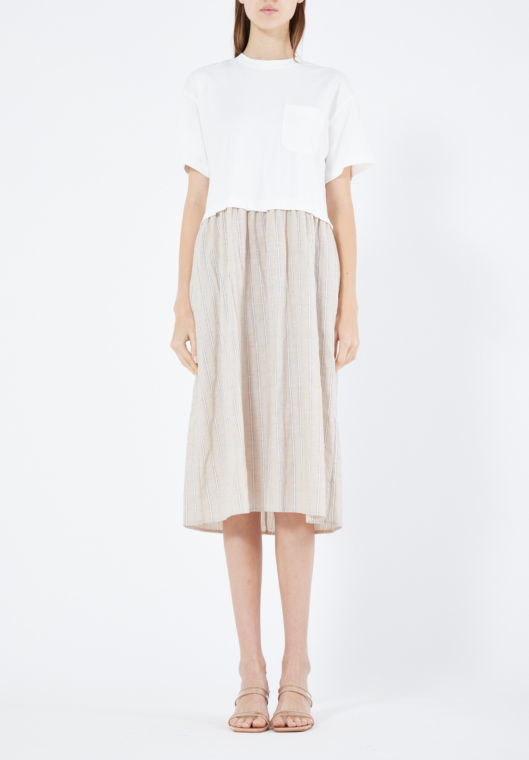 Simple And Elegant Midi Dress With Round Neckline With Short Sleeves