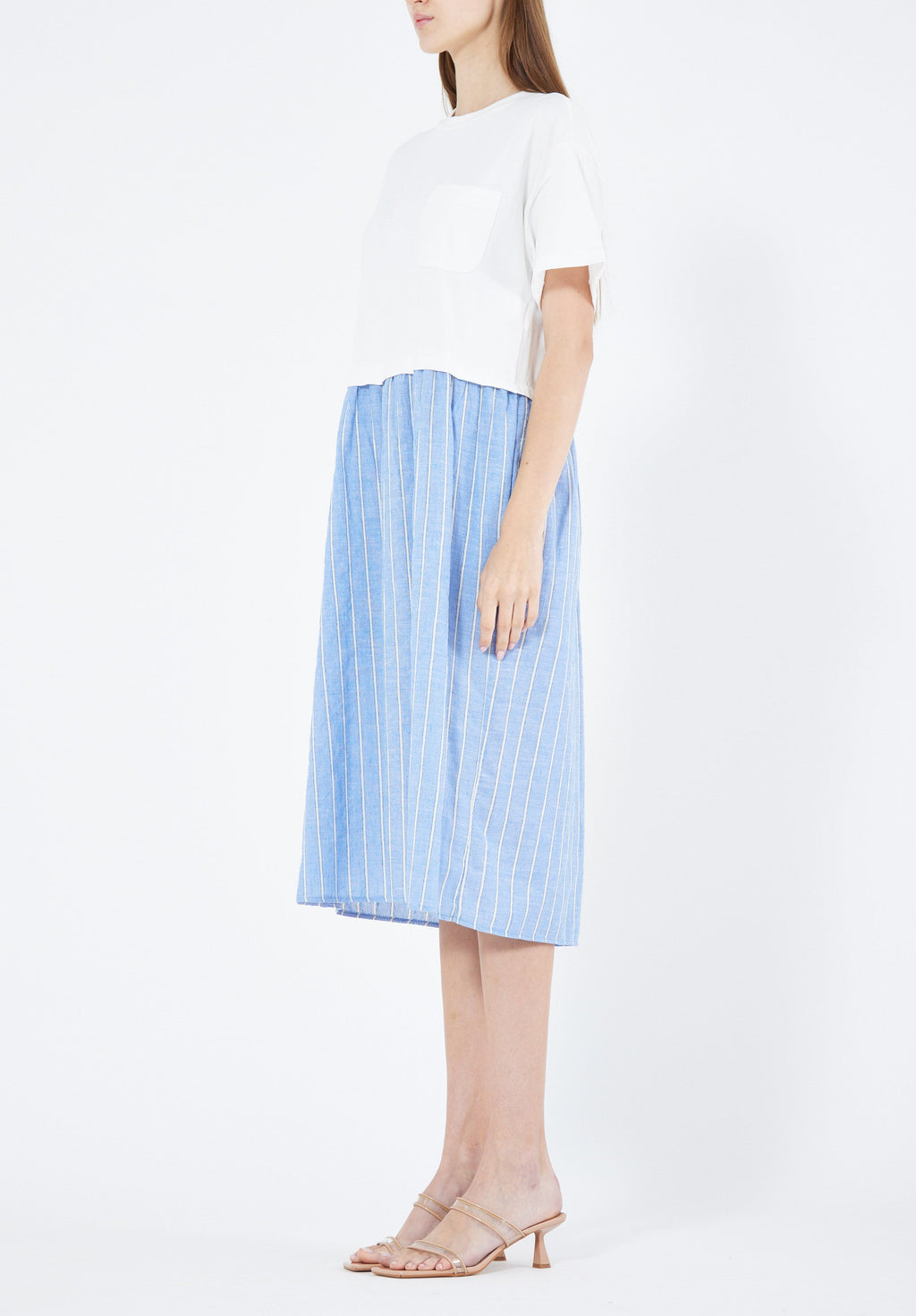 Simple And Elegant Midi Dress With Round Neckline With Short Sleeves