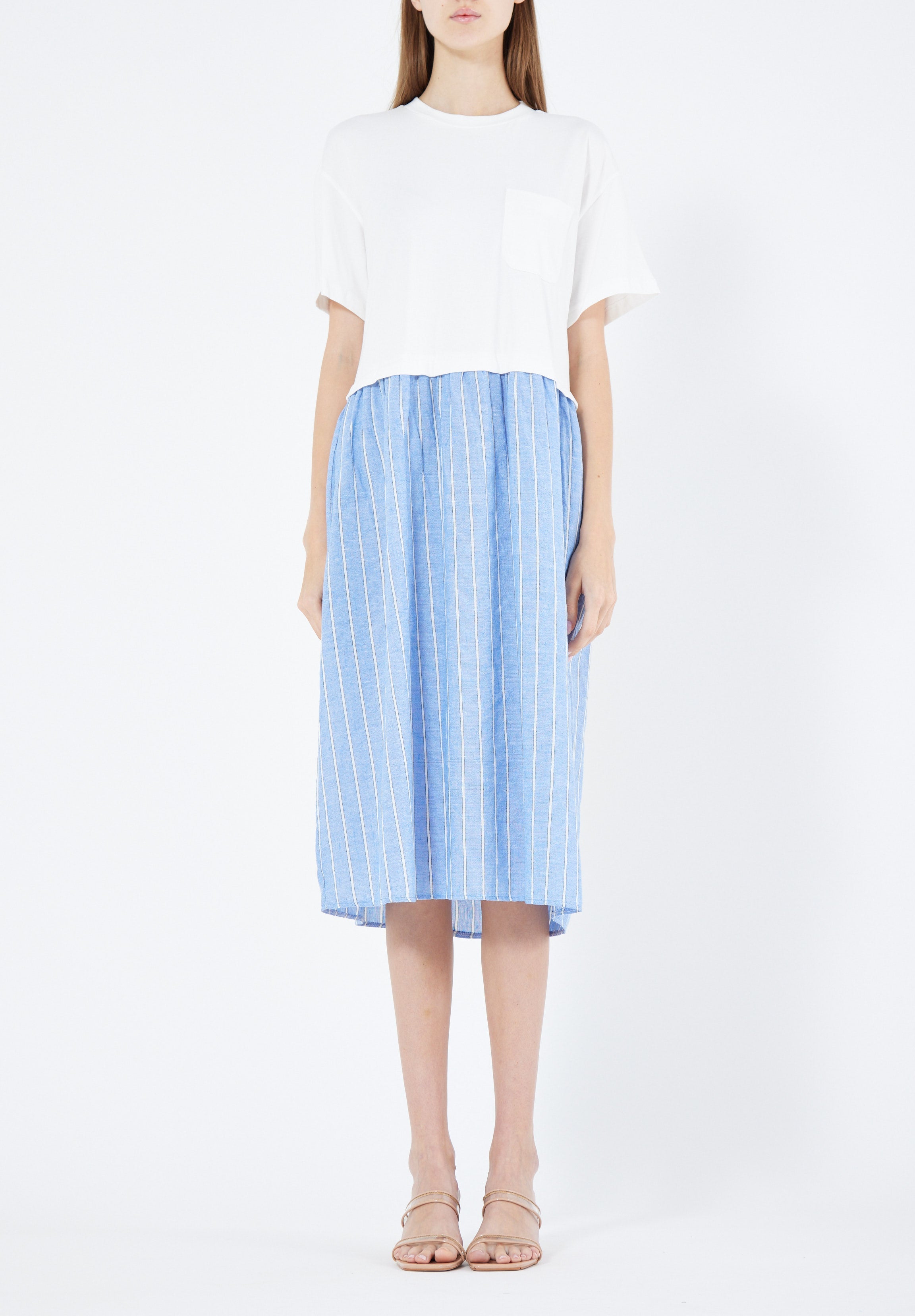 Simple And Elegant Midi Dress With Round Neckline With Short Sleeves